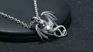 Что такое фантазийные украшения и как их правильно носить