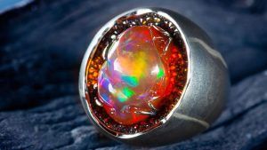 Как и где добывают огненные опалы