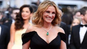 Какие украшения предпочитает носить Джулия Робертс Какие украшения предпочитает носить Джулия Робертс