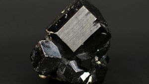 Как и где добывают шерл Как и где добывают шерл