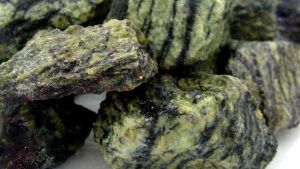 Как и где добывают змеевик (серпентинит)