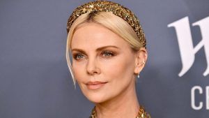 Какие украшения предпочитает носить Шарлиз Терон