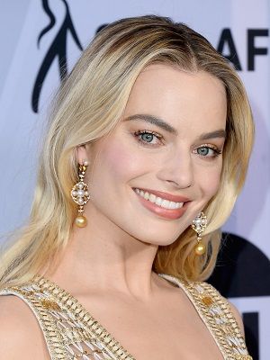 Какие украшения предпочитает носить Марго Робби