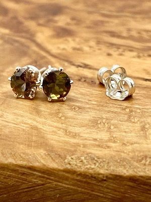 Серьги с андалузитом: какие бывают, как выбрать и носить