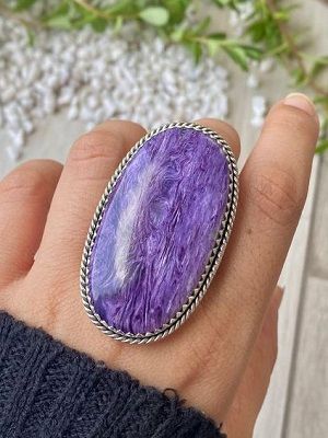 Чароит для Близнецов: совместимость, подходит или нет