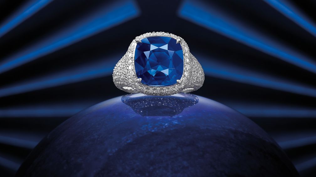 Кольцо с кашмирским сапфиром и бриллиантами будет выставлено на аукционе Bonhams Hong Kong Jewels and Jadeite 22 июня