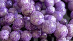 Как и где добывают чароит: известные месторождения минерала Как и где добывают чароит: известные месторождения минерала