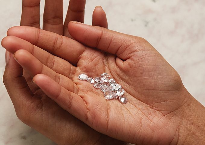 Компания Fenix ​​Diamonds предлагает потребителю альтернативу природным бриллиантам