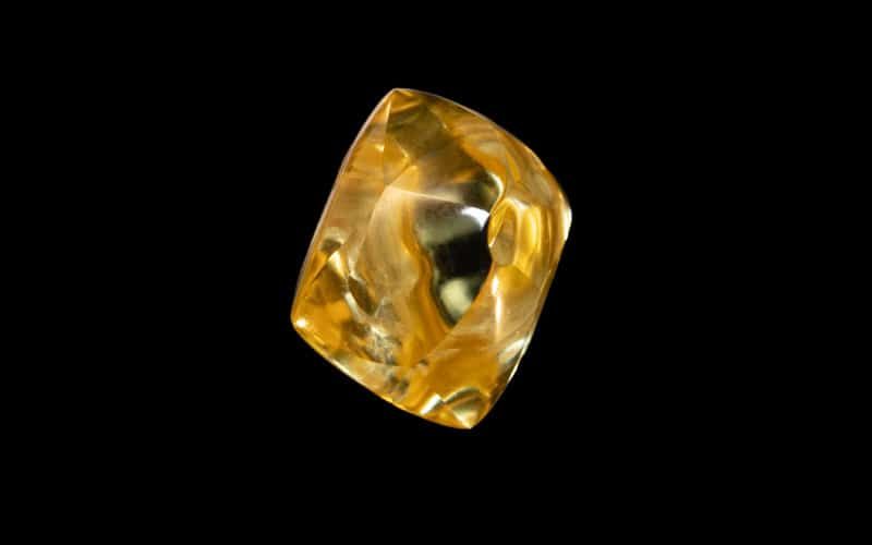 Канареечный алмаз. Фото Джеймса Тиллера и Бриттани М. Ханс, Смитсоновский институт
