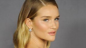 Какие украшения предпочитает носить Рози Хантингтон-Уайтли