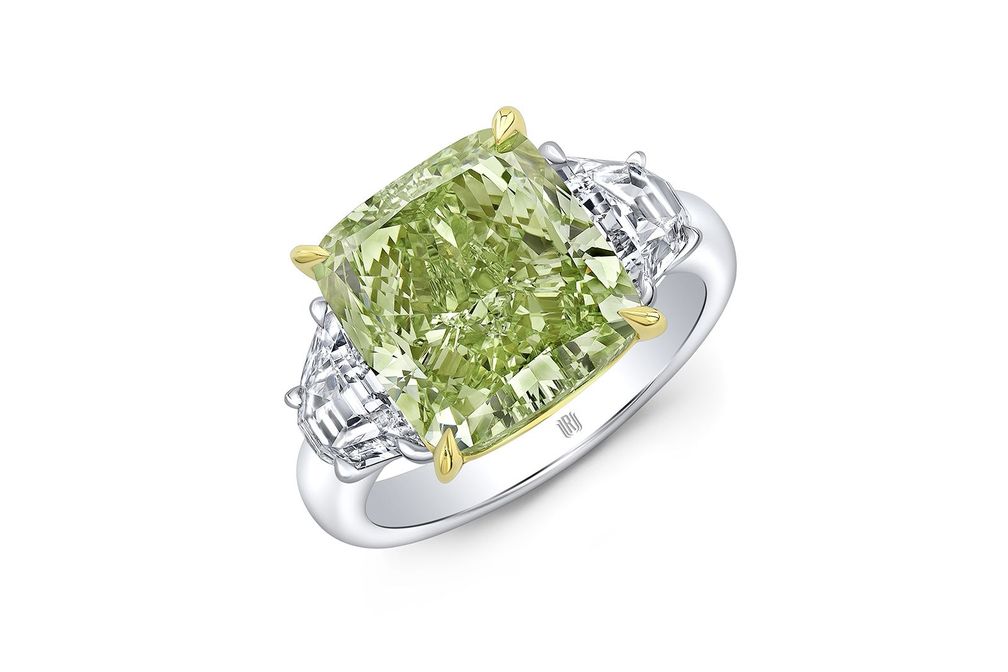 Кольцо Rahaminov Diamonds с зеленым бриллиантом, которое Бен Аффлек подарил Дженнифер Лопес