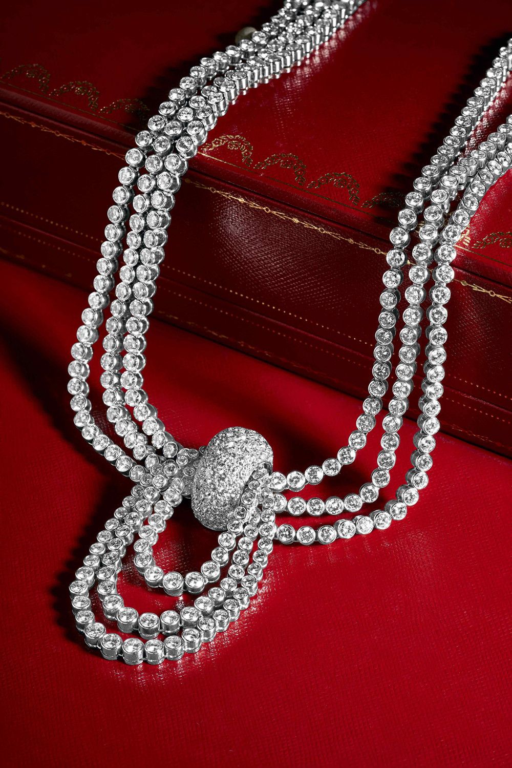 Колье Cartier из белого золота с бриллиантами. Фото: AstaGuru