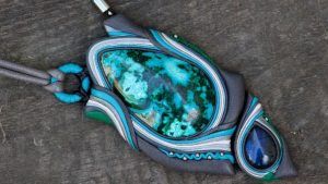 Подвески и кулоны с хризоколлой: как выбрать и носить