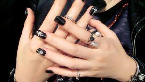 Какие украшения подобрать под рокерский стиль