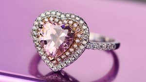 Какой ювелирный подарок преподнести жене на рождение ребенка