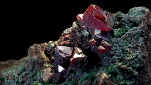 Куприт: что за минерал, свойства и применение в ювелирном деле