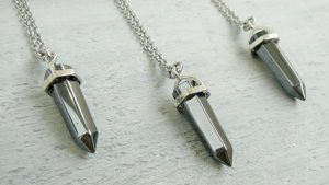 Подвески с гематитом: особенности, как выбрать и носить Подвески с гематитом: особенности, как выбрать и носить