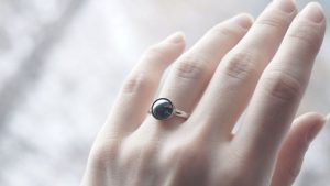 Кольца с гематитом: особенности, как выбрать и носить Кольца с гематитом: особенности, как выбрать и носить