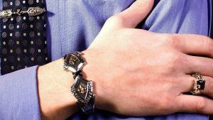 Какой ювелирный подарок преподнести папе на 45 лет? Какой ювелирный подарок преподнести папе на 45 лет?