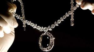 Подвески с черными бриллиантами: как выбрать и носить Подвески с черными бриллиантами: как выбрать и носить