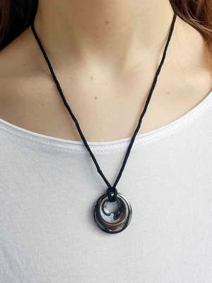 Подвески с гематитом: особенности, как выбрать и носить