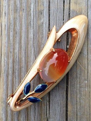 брошь с сердоликом