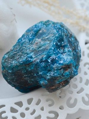 Мороксит: свойства и применение камня в ювелирном деле