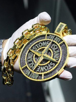 Самые дорогие цепи и цепочки в мире: кому принадлежат, из чего сделаны