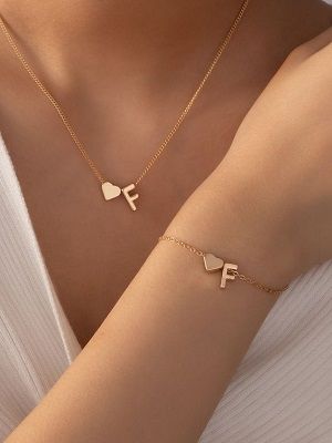 подвеска и браслет с буквой