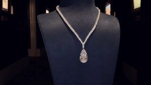 Колье Harry Winston с 38-каратным бриллиантом продается за 7,5 миллиона долларов