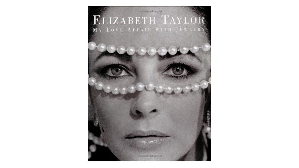 Тейлор даже написала книгу, которую посвятила своей коллекции украшений. Фото: Amazon