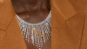 О деталях первой коллекции ювелирных украшений Fendi