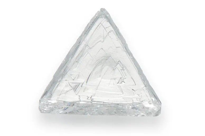 Макл — необработанный алмаз, используемый для изготовления ювелирных изделий. Фото: Orasa Weldon/GIA