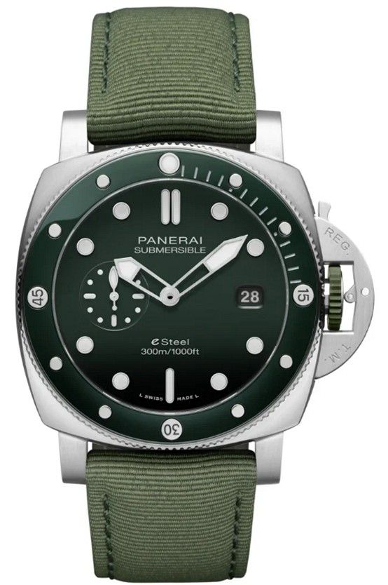 Автоматические часы Panerai eSteel™ Submersible QuarantaQuattro диаметром 44 миллиметра © Panerai