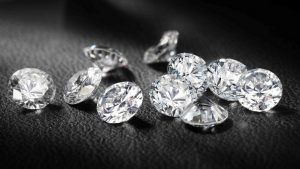 Какой ювелирный подарок презентовать друзьям на бриллиантовую свадьбу