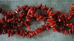 Какой ювелирный подарок презентовать друзьям на коралловую свадьбу Какой ювелирный подарок презентовать друзьям на коралловую свадьбу