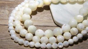 Какой ювелирный подарок презентовать друзьям на нефритовую свадьбу Какой ювелирный подарок презентовать друзьям на нефритовую свадьбу