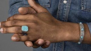 Какой ювелирный подарок презентовать мужу на бирюзовую свадьбу