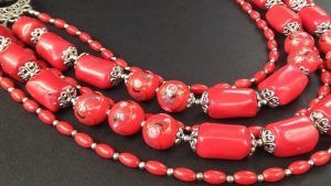 Какой ювелирный подарок презентовать жене на коралловую свадьбу