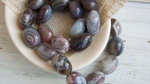 Какой ювелирный подарок презентовать друзьям на агатовую свадьбу