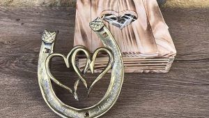 Какой ювелирный подарок презентовать друзьям на бронзовую свадьбу