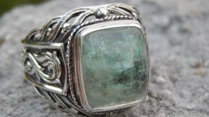 Какой ювелирный подарок презентовать мужу на берилловую свадьбу