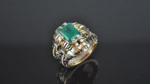 Какой ювелирный подарок презентовать мужу на изумрудную свадьбу