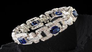 Какой ювелирный подарок презентовать мужу на сапфировую свадьбу
