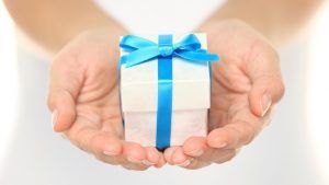 Какой ювелирный подарок презентовать мужу на топазовую свадьбу