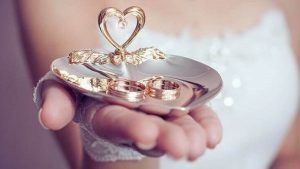 Какой ювелирный подарок преподнести молодоженам на свадьбу