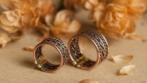 Какой ювелирный подарок презентовать родителям на медную свадьбу