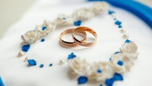 Какой ювелирный подарок презентовать родителям на сапфировую свадьбу