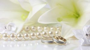 Какой ювелирный подарок презентовать родителям на жемчужную свадьбу