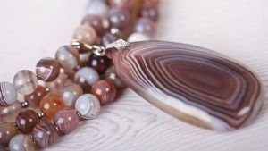 Какой ювелирный подарок презентовать жене на агатовую свадьбу